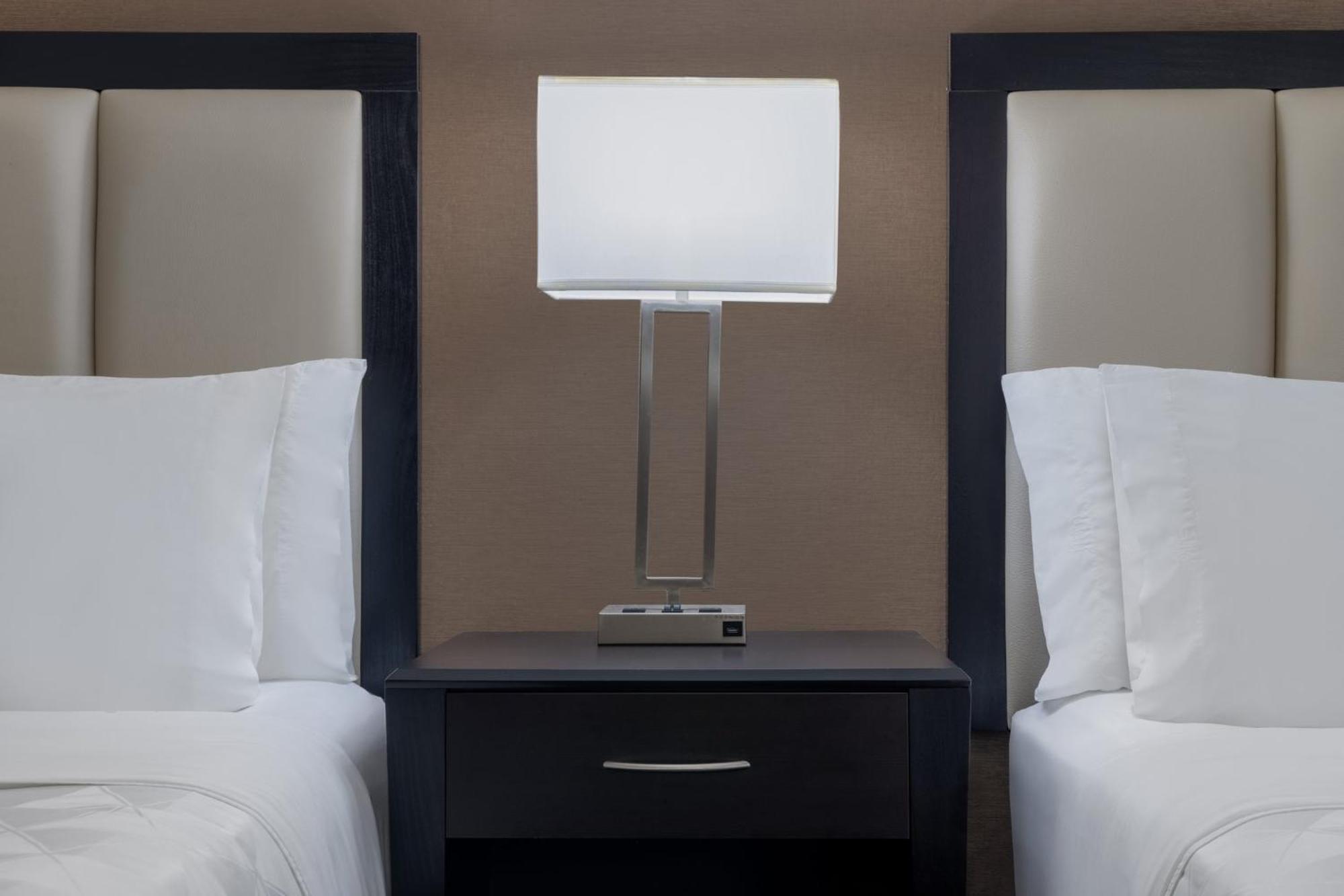 Holiday Inn Des Moines-Airport Conf Center By Ihg Εξωτερικό φωτογραφία