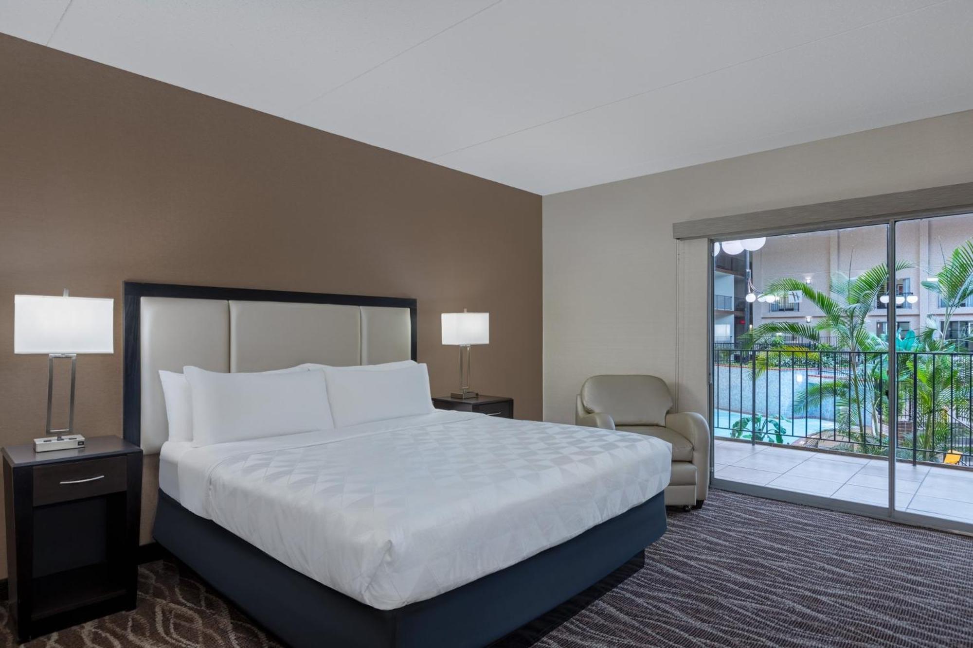 Holiday Inn Des Moines-Airport Conf Center By Ihg Εξωτερικό φωτογραφία