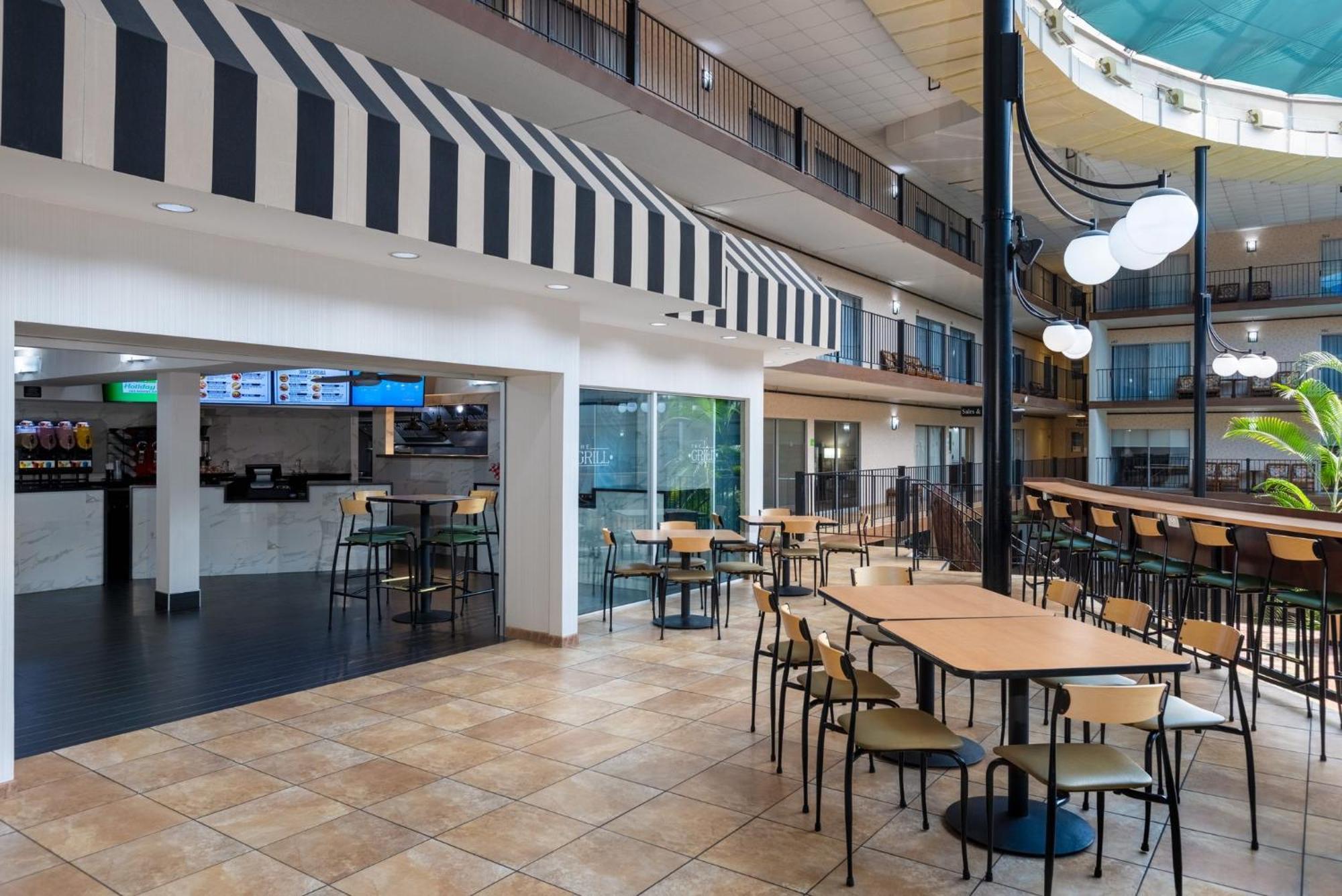 Holiday Inn Des Moines-Airport Conf Center By Ihg Εξωτερικό φωτογραφία